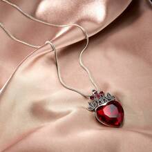 Collar con colgante en forma de corazón y corona roja sencilla
