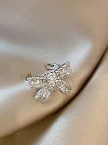 1 件高端奢华不锈钢戒指，开口尺寸和蝴蝶结设计，镶有水钻，适合婚礼、晚会、约会和日常佩戴，优雅皇家情人节
