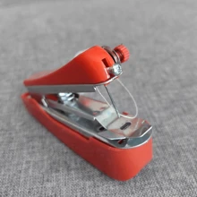 1 pièce Mini machine à coudre, appareil de couture portable à main, facile à utiliser manuellement, réparations rapides, sans électricité ni pile requise