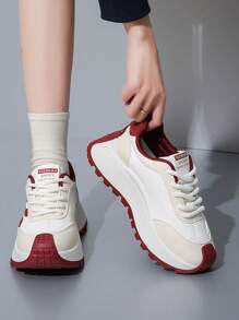 1 para koreańskich grubych trampek damskich, platforma, codzienne buty sportowe na wiosnę 2025 r.