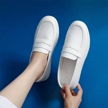 新款女士平底护士鞋，舒适百搭防滑皮革鞋面学生休闲鞋，软底套脚工作鞋，长时间站立也不会感到疲劳