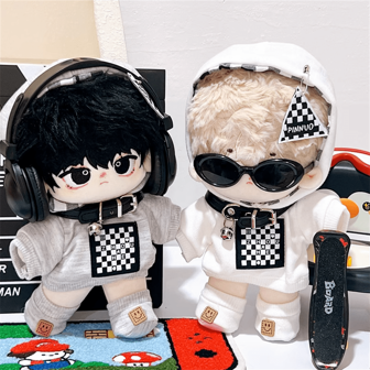 适合20厘米左右娃娃的衣服，黑白格子帽衫，灰白格子帽衫，两种颜色的衣服，超级酷，只卖衣服，不卖娃娃，图片仅供参考。