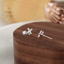 1 par de pendientes de tuerca minimalistas y delicados de estrella de cuatro puntas de plata pura, apropiados para mujeres, pendientes brillantes de alto nivel con rhinestones