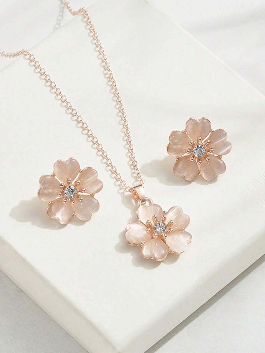 1 件猫眼水钻花项链和 1 对配套耳环，精致珠宝套装