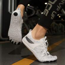 Chaussures d'eau respirantes, à séchage rapide et à mailles pour femmes, chaussettes aquatiques antidérapantes convenant pour la plage, le surf, la natation, la pêche, les vacances, les fêtes, le camping et autres sports nautiques - Blanc - Voir 11