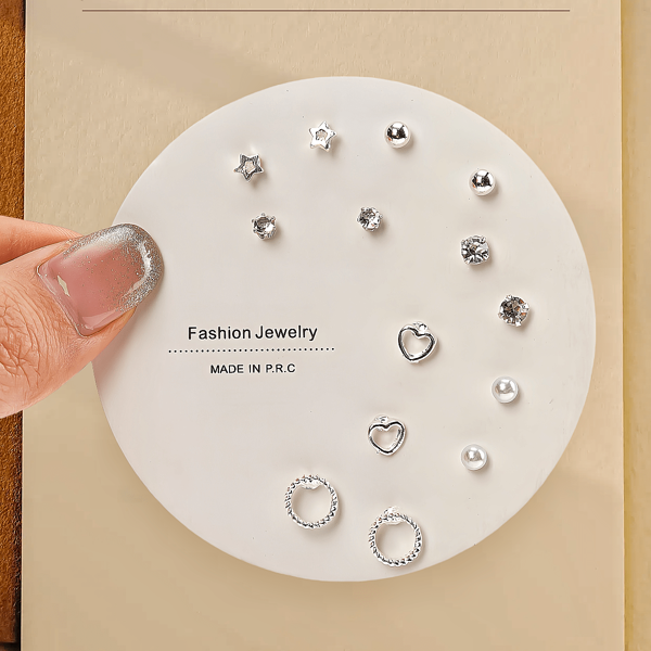 Set di 7 paia di orecchini a perno con cuori e cerchi di diamanti