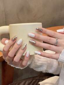 10 stuks handgemaakte korte vintage crème champagne gouden pailletten spiegel pailletten nagelsticker, witte persnagels