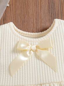 2pcs Baby Girls' Minimalist Solid Color Round Neck 3D Bow Ruffle Hem Short Sleeve T-Shirt And Elastic Waist Solid Color Knit Pants Set, Suitable For Home, Daily Wear And Outings, Spring/Autumn - Beige - View 3