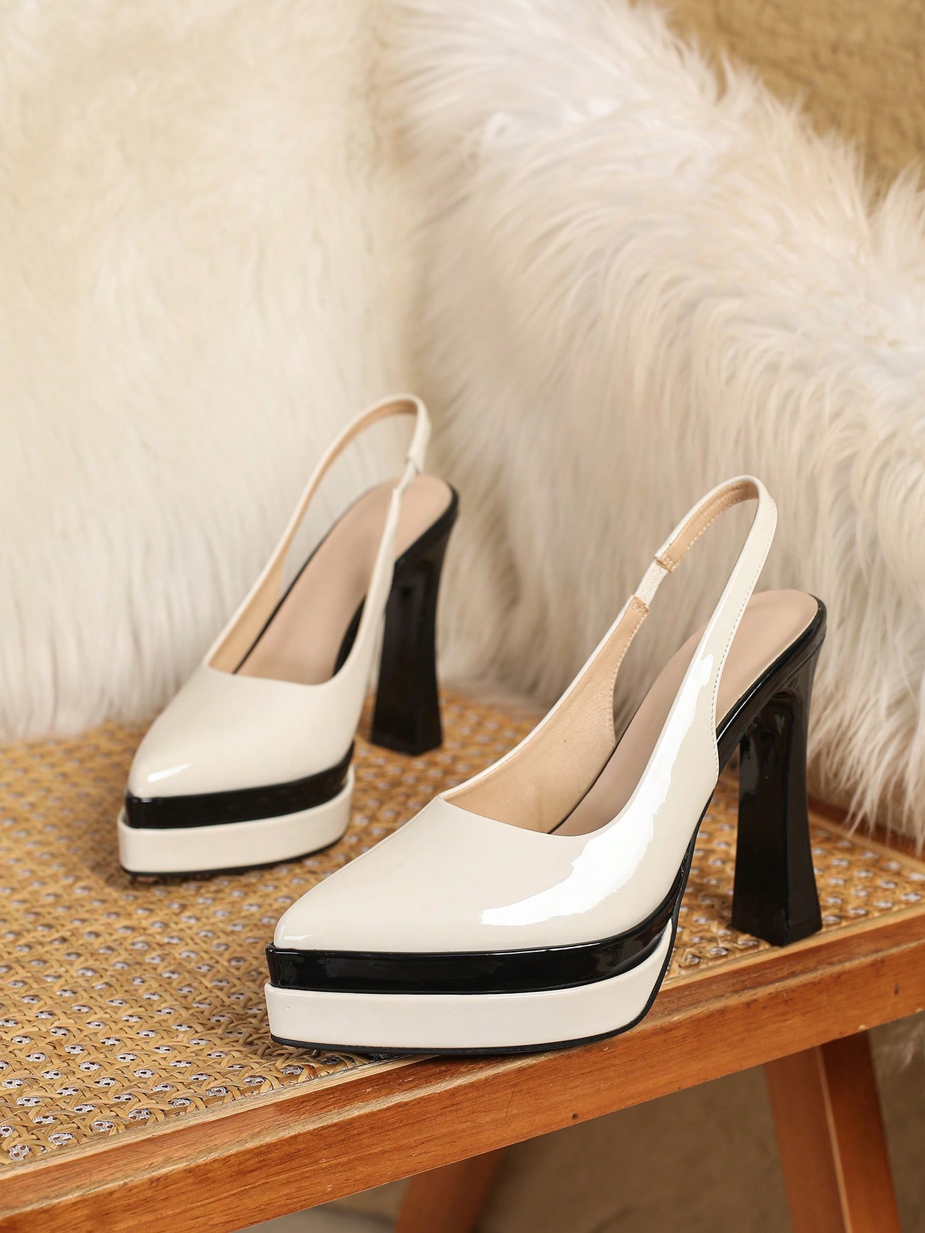 صنادل ذات كعب سميك ملون بطبقتين، أصبع قدم مدبب، كع...