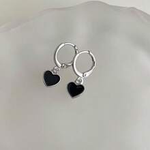 1 paire de boucles d'oreilles en forme de cœur en alliage de zinc noir à goutte, boucles d'oreilles délicates en métal mini pour femmes, convient pour un port quotidien