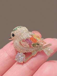 1 pieza Broche de pájaro lindo, estilo europeo y americano, accesorio de flor con flecha colorida adecuado para trajes de hombres y mujeres