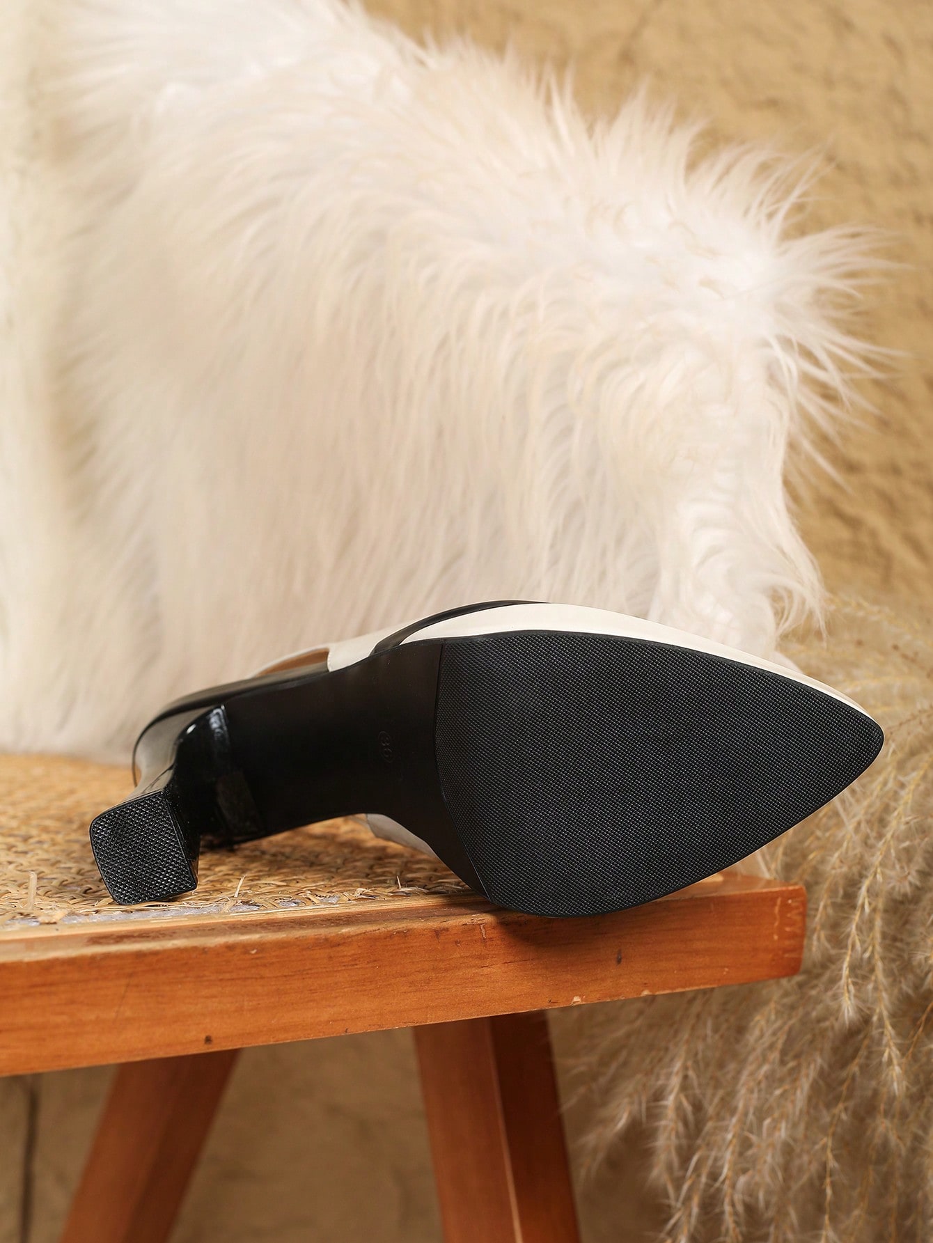 صنادل ذات كعب سميك ملون بطبقتين، أصبع قدم مدبب، كع...