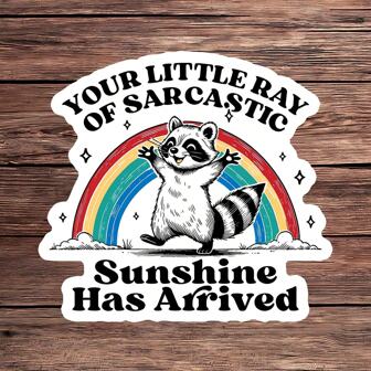1 pieza Pegatina con un mapache sarcástico y divertido - Tu pequeño rayo de sol sarcástico ha llegado - Adhesivo con humor vintage y retro para portátil, botella de agua y diario (Vinilo resistente al agua, 3 pulgadas)