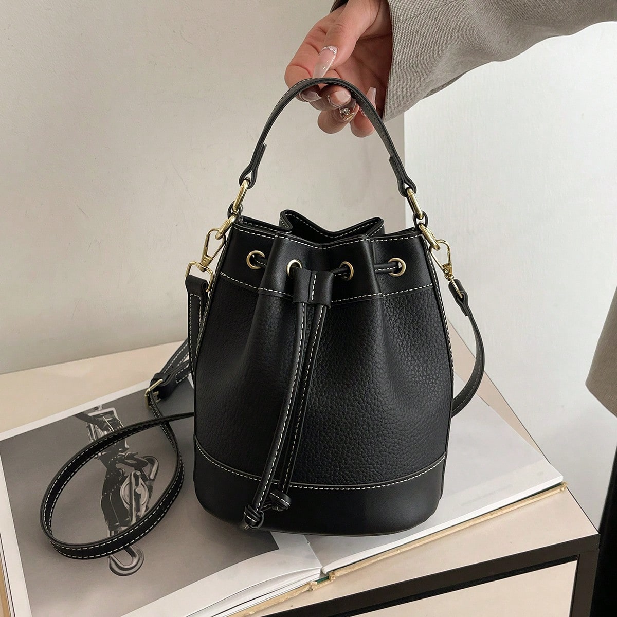Women's Fashion Versatile Retro Diagonal Mini Bucket Handbag
