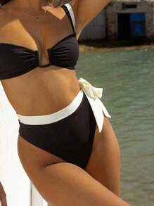 Conjunto de bikini de dos piezas con escote en V acolchado y fruncido en negro y blanco, estilo europeo y americano nuevo, para vacaciones de verano en la playa
