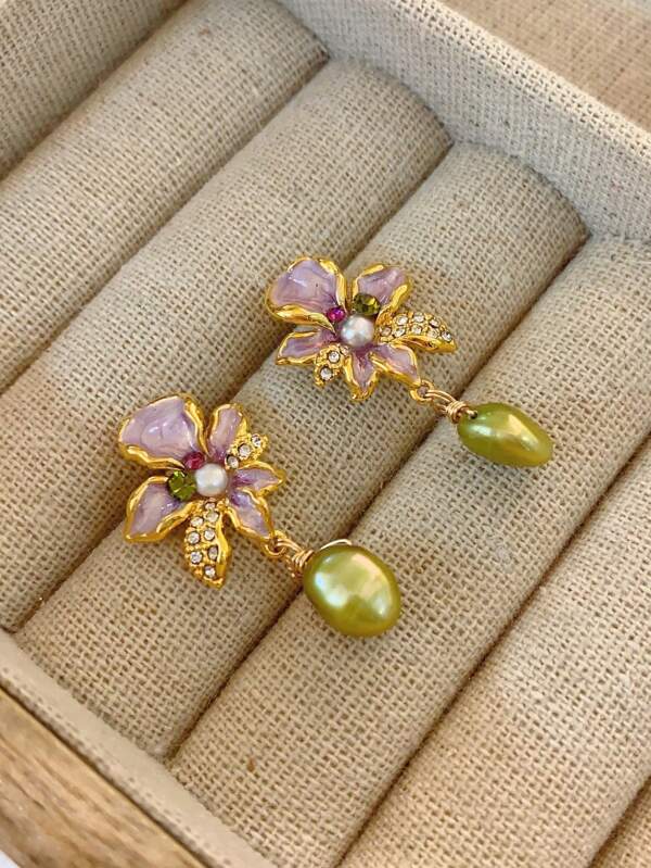 A Pair Of Natural Pearl Flower Earrings, Suitable For Women, Vintage Stud Earrings, Available In Green And Purple, With A Unique Elegance Of The Middle Ages.