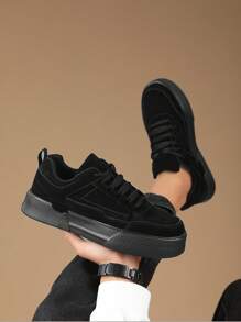Eenvoudige witte veterschoenen voor heren, modieuze en veelzijdige schoenen voor dagelijks woon-werkverkeer, wandelen en casual sportschoenen voor stellen.