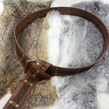手工制作的中世纪凯尔特结压花腰带，骑士圆形皮带，适合 COSPLAY、舞台道具搭配