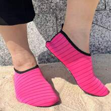 1 双新款户外水鞋、溪流穿越鞋、沙滩鞋、潜水鞋、防滑、防割、快干，男女皆宜，尺码偏小，建议订购大 2 个尺码