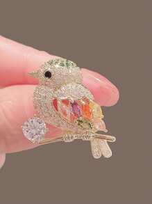 1 pieza Broche de pájaro lindo, estilo europeo y americano, accesorio de flor con flecha colorida adecuado para trajes de hombres y mujeres