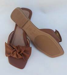 Sandália rasteirinha chinelo flat com laço marrom caramelo