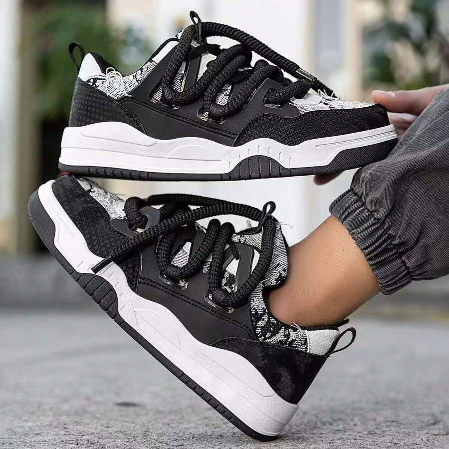 情侣鞋36-47码，女款黑色鞋&男款运动鞋，流苏乞儿鞋搭配时尚粗鞋带，厚底户外轻便滑板鞋，男士跑步鞋夏季休闲鞋