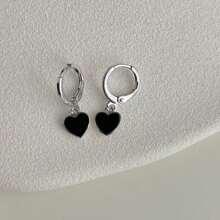 1 paire de boucles d'oreilles en forme de cœur en alliage de zinc noir à goutte, boucles d'oreilles délicates en métal mini pour femmes, convient pour un port quotidien