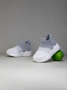 全新透气网眼休闲儿童户外运动鞋,软底轻便防滑一脚蹬低帮,适合所有季节 - 淺灰色 - 查看 5