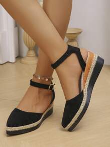 2025 Nouvelles sandales à plateformes à pointe pointue évidées avec talon moyen pour l'automne précoce, style européen et américain. Sandales à brides élastiques fermées à talons hauts pour femmes