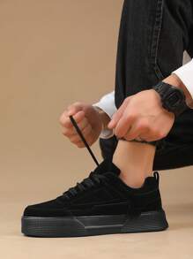 Eenvoudige witte veterschoenen voor heren, modieuze en veelzijdige schoenen voor dagelijks woon-werkverkeer, wandelen en casual sportschoenen voor stellen.