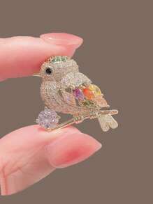 1 pieza Broche de pájaro lindo, estilo europeo y americano, accesorio de flor con flecha colorida adecuado para trajes de hombres y mujeres