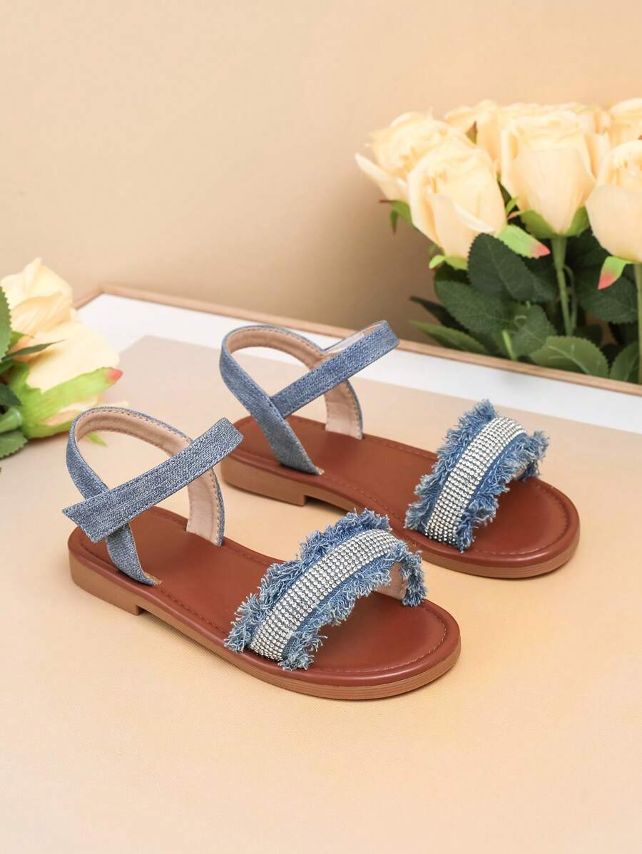 1 Pair Fashion Cute Denim Fringe Rhinestone Flat Outdoor Sandals, Suitable For Summer