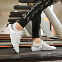 Chaussures d'eau respirantes, à séchage rapide et à mailles pour femmes, chaussettes aquatiques antidérapantes convenant pour la plage, le surf, la natation, la pêche, les vacances, les fêtes, le camping et autres sports nautiques - Blanc - Voir 9