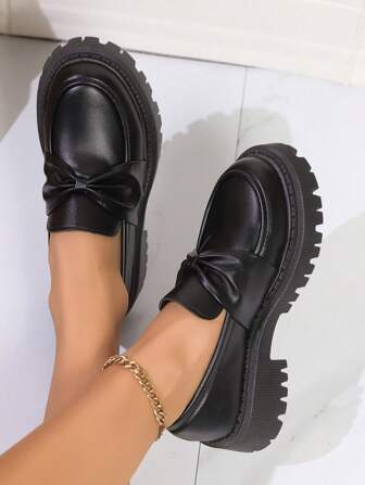 2025 新款女士厚底乐福鞋，时尚百搭皮革圆头一脚蹬鞋，配金色装饰