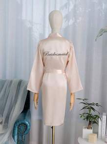 1 pieza Bata con inicial de novia y dama de honor, ropa para prepararse para la fiesta nupcial, accesorios para la ceremonia y recepción de la boda, pijama de primavera y verano para dama de honor, vestido de novia, ropa de baño bordada para la fiesta de las mejores amigas, suministros para la boda, fiesta al aire libre + 1 pieza de pantuflas