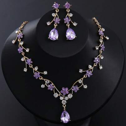 3件套复古梅子色首饰套装，包括紫色水晶耳环和项链，适合新娘、伴娘、婚礼招待会、晚宴、晚礼服等场合佩戴。