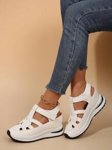 1 双女式白色坡跟厚底镂空透气轻便防滑罗马凉鞋，可调节系带时尚百搭黑色运动鞋