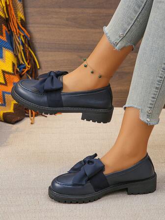 Höst/vinter Nya Retro Svarta Läderloafers Med Tjocka Sulor, Rosettdekor, Engelsk Stil För Dam, Platta Skor