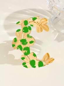 Set Of Metal Circular Flower Earrings Exaggerated Fashion Retro C-Shaped Women's Wide Version Flower Earrings Set For St. Patrick's Day 2025