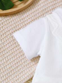 AfterClass 3 件套男婴洗礼服套装：短袖领子拼接华夫格纹理背心二合一连体衣 + 短裤 + 领结，可爱洗礼服 - 白色 - 查看 5