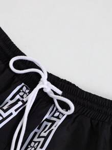 Men's Solid Color Palace Style Square Floral Pattern Drawstring Dual Slant Pocket Casual Home Shorts Set - Black and White - View 5