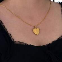 Custom Photo And Text Engraved Heart Locket Necklace,Personalised Photo Heart Pendant,Custom Valentine's Day,Birthday Gift,Mom Gift Necklace,Your Photo Jewellery - Gold - View 2