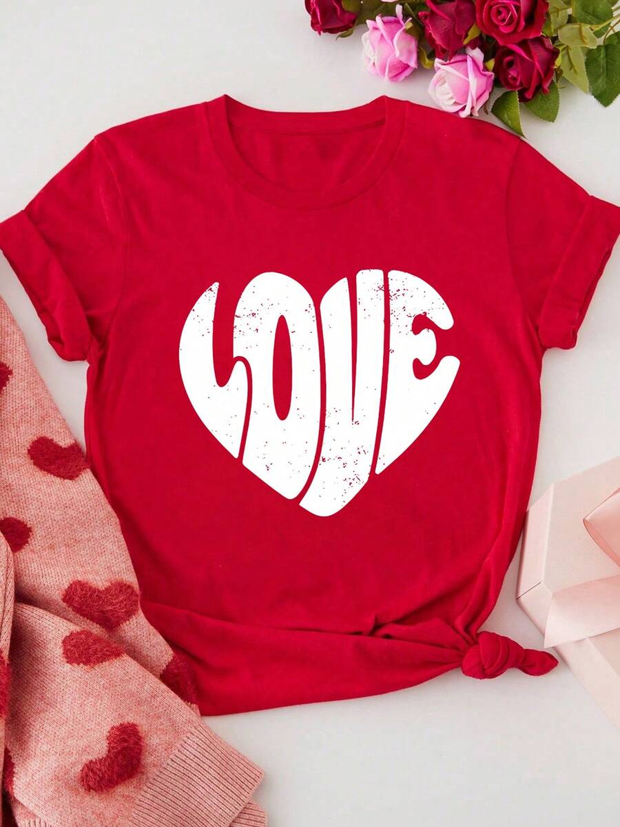 T-shirt femme à manches courtes à col rond, imprimé avec graphique vintage en forme de cœur "LOVE" pour la Fête des mères. Vêtement en tissu confortable, adapté au printemps/été pour un usage extérieur