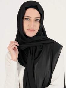 1条女士休闲速成雪纺围巾，纯色，柔软亲肤透气的莫代尔面料，可作颈套、多功能头巾，适合日常穿着。