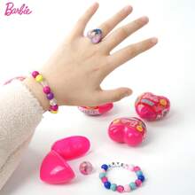 Barbie 1 Peça Conjunto de Joias de Pulseira e Anel de Contas com Licença Oficial da Barbie, Embalagem Surpresa Contém 1 Pulseira, 1 Anel, Vários Estilos Aleatórios de Uma Princesa Colorida e Fofa, Perfeito para Presentes de Natal, Aniversário e Lembrancinhas de Festa