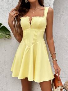 露背褶饰蕾丝拼接纽扣门襟紧身褶皱连衣裙