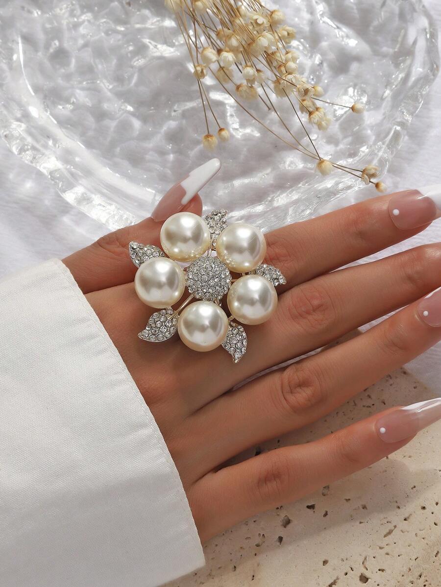 A Stylish Exaggerated Open Adjustable Pearl And Diamond Flower Ring - White - View 1