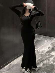 女士 V 领修身紧身连衣裙，性感可爱风格