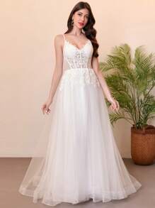 Princess Style V-Neck Lace Tulle Wedding Dress With Train