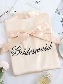 1 pieza Bata con inicial de novia y dama de honor, ropa para prepararse para la fiesta nupcial, accesorios para la ceremonia y recepción de la boda, pijama de primavera y verano para dama de honor, vestido de novia, ropa de baño bordada para la fiesta de las mejores amigas, suministros para la boda, fiesta al aire libre + 1 pieza de pantuflas
